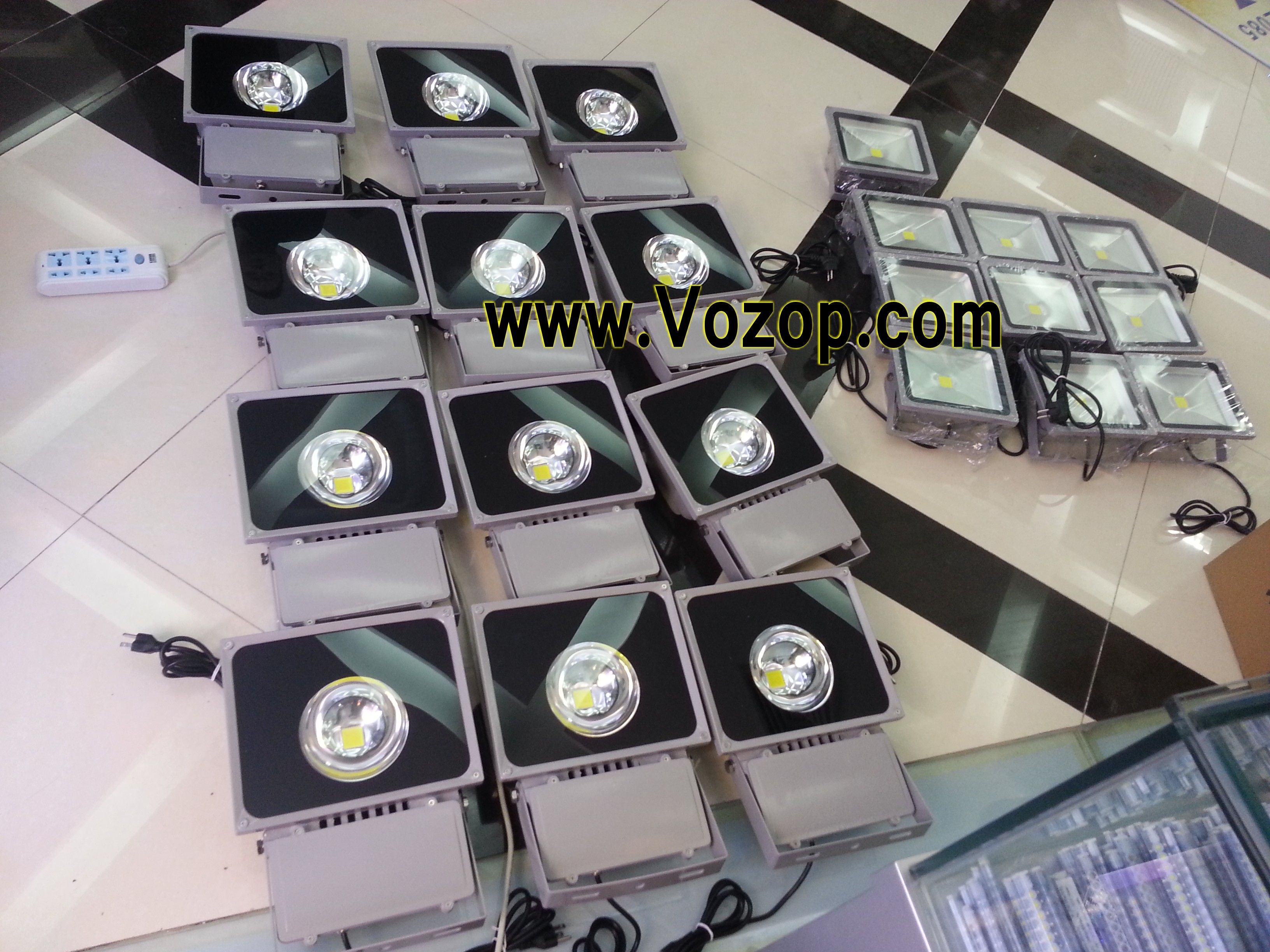 Pure_white_warm_white_RGB_100W_LED_Floodlights_Factory_price_wholesale_100W_LED_flood_light_narrow_angle_60